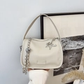Borsa a mano in pelle grana litchi bianco crema con catena argento e ciondolo cavallo - Bianco