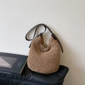 Sac hobo en paille tressée kaki avec bandoulière en cuir marron foncé et boucle en métal - Kaki