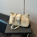 Borsa a tracolla beige in pelle martellata con stella applicata e fibbia in metallo - Bianco