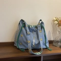 Sac seau en jean bleu avec broderie de fleurs jaunes et cordon de serrage à carreaux verts - Floral Bleu Clair