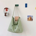 Sac fourre-tout en toile vert clair avec texte Future accroché au mur avec casque - Vert
