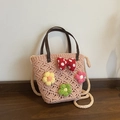 Rosa gewebte Beuteltasche mit 3D-Blumenakzenten und einer gepunkteten Schleife - Rosa