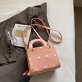Pink crossbody bag with white daisy embroidery and textured leather handle - Pink (No Pendant)