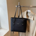 Grand sac cabas en tissu noir texturé avec fines bandoulières et logo en cuir - Sans Pendentif / Noir
