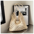 Sac hobo bohème beige en crochet fait main avec pompons à franges et texture paille - Blanc Cassé