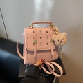 Mochila vintage rosa de cuero PU con estampados de osos y colgante de peluche - Rosa