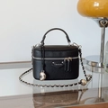 Sac boîte noir en cuir grainé avec bandoulière chaîne argentée et breloque cœur - Avec Pendentif / Noir