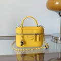 Sac boîte jaune chic en cuir grainé avec bandoulière chaîne argentée et poignée - Avec Pendentif / Jaune
