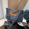 Sac fourre-tout en denim bleu avec broderie vintage et bandoulière réglable pour femme - Bleu clair