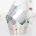 Detailansicht der lasergravierten Princess Kronen-Cupcake-Hüllen mit Regenbogeneffekt - Prinzessinnen-Stil (WB-37) / Holografisches Silber 5x5x8cm