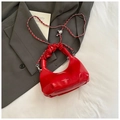 Sac à main rouge brillant avec poignée plissée et élégante bandoulière chaîne - Rouge (Sans Pendentif)