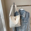 Sac seau en toile beige chic avec étiquette en cuir marron et large bandoulière - Blanc Sans Pendentif