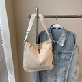 Sac seau minimaliste en toile crème avec patch en cuir et bandoulière tissée - Beige Sans Pendentif