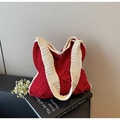 Bolso tote de ganchillo rojo y crema hecho a mano con textura de punto retro y tirantes - Burdeos