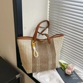 Grand sac cabas tressé beige avec anses en cuir marron et pendentif pompon jaune - Blanc Cassé Avec Pendentif