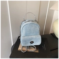 Mini sac à dos en jean bleu clair pour femme avec chaînes argentées et poche à fermoir - Argenté