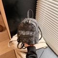 Mini sac à dos en tissu floral gris avec détails dorés et poches multiples pour femme - Noir