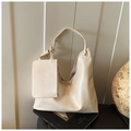 Sac fourre-tout hobo beige crème minimaliste avec pochette en cuir PU mat texturé assortie - Blanc
