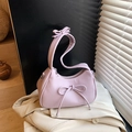 Bolso de hombro rosa claro en cuero granulado con adorno de lazo y cierre de cremallera - Morado
