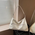Sac hobo blanc en cuir plissé avec fermeture éclair frontale et fine bandoulière - Blanc