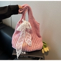 Rosafarbene Stricktasche mit weißer Spitzenschleife und großem Lochmuster-Design - Rosa