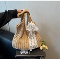 Beige gewebte Tasche mit weißer Spitzenschleife und modischem Hohlmaschen-Design - Aprikose
