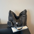 Bolso tote de mezclilla gris oscuro con bolsillos y monedero redondo a juego - Negro