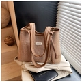 Minimalistische Stroh-Tote-Bag mit braunem PU-Lederbesatz und Schultergurten - Braun
