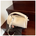 Borsa Boston cilindrica bianca con finiture argento e tracolla regolabile - Bianco avorio