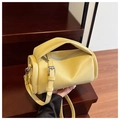 Borsa Boston giallo tenue in pelle PU liscia con manico e tracolla regolabile - Giallo