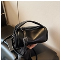 Borsa a cilindro nera minimalista in pelle opaca con tracolla argento regolabile - Nero
