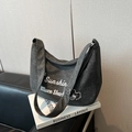 Dunkelgraue Canvas-Tasche mit weißem Sunshine-Text und Cartoon-Bären-Print - Schwarz