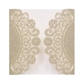 Detail der champagnergoldenen Hochzeitskarte mit Laserschnitt-Spitze und Glitzer-Finish - Hellgold Glitzer