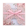 Élégant faire-part de mariage rose découpé au laser avec ruban et carte fleurie - Rose Clair