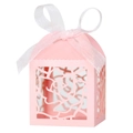 Macro della scatola per caramelle rosa con rose tagliate al laser e nastro bianco - Rosa