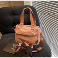Bolso Boston de nailon rosa empolvado con correa ajustable y asa de transporte - Rosa