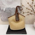 Borsa tote in paglia intrecciata beige con manici in pelle marrone per la spiaggia - Marrone