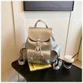 Détails du sac à dos argenté métallisé avec poches latérales magnétiques et cordon - Argenté