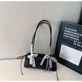 Sac baguette minimaliste en similicuir noir avec des nœuds décoratifs en dentelle - Avec Pendentif / Noir