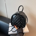 Mini zaino nero trapuntato da donna con strass scintillanti e chiusure lampo argentate lucide - Nero