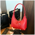 Sac sous le bras chic en forme de croissant rouge avec cuir texturé et boucle - Rouge