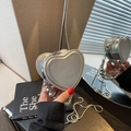 Mini sac bandoulière argenté en forme de cœur avec chaîne et détails gaufrés - Argent