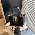 Sac seau noir chic à motif crocodile avec garniture dorée et bandoulière amovible - Noir