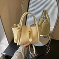 Sac seau chic beige à relief crocodile avec doubles poignées et bandoulière longue - Jaune