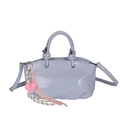 Bolso cubo minimalista violeta claro de cuero brillante con asa de nudo y colgante corazón - Azul