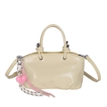 Bolso cubo crema con asas anudadas, bandolera y detalle de colgante de corazón rosa - Amarillo