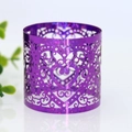 Gros plan du rond de serviette cœur violet découpé au laser avec finition scintillante - Violet Pailleté