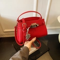 Rode Kelly-tas van lycheeleer met zilveren sluiting en afneembare schouderriem - Rood (Met Hanger)