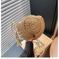 Petit sac rond en paille tressée couleur naturelle avec pompon et bandoulière - Kaki