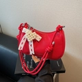 Borsa rossa in pelle con fiocco di pizzo bianco e ciondolo a cuore di perle elegante - Borgogna